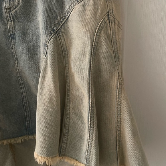 BDG Urban Outfitters Reagan  Denim Mini Skirt Frayed Hem Sz Small​ - Picture 3 of 14